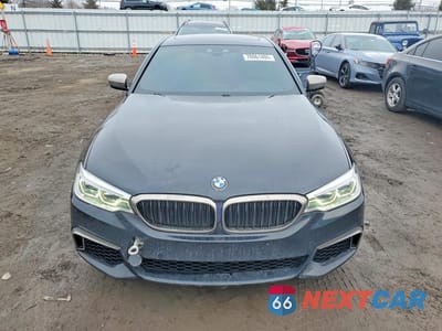 Piąte zdjęcie samochodu w środku: 2019 BMW M550XI VIN:WBAJB9C53KB465225 - miniatura