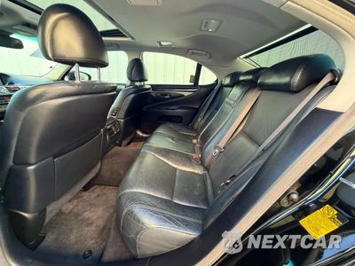 Zdjęcie 6 z 15 samochodu: 2013 LEXUS LS 460 VIN:JTHBL5EF3D5123891 - miniatura