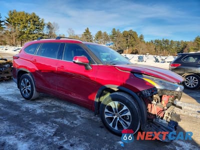 Czwarte zdjęcie samochodu z boku: 2022 TOYOTA HIGHLANDER XLE VIN:5TDGZRBH3NS588590 - miniatura
