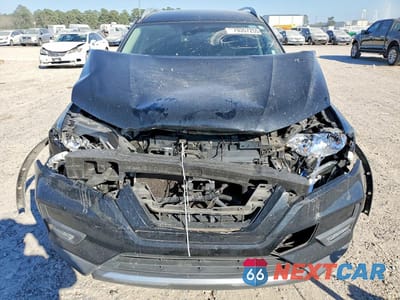 Piąte zdjęcie samochodu w środku: 2018 NISSAN ROGUE SL VIN:5N1AT2MT4JC809685 - miniatura