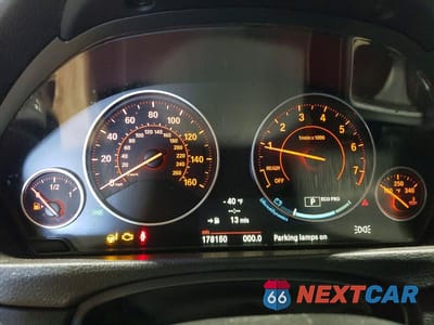 Zdjęcie 9 z 12 samochodu: 2013 BMW 335 I VIN:WBA3A9C55DF475066 - miniatura