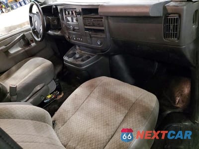 Zdjęcie 8 z 12 samochodu: 2021 CHEVROLET EXPRESS 2500 CARGO UTILITY / SERVICE VAN VIN:1GCWGAFP2M1200054 - miniatura