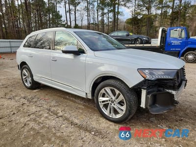 Czwarte zdjęcie samochodu z boku: 2023 AUDI Q7 PREMIUM PLUS VIN:WA1LXBF72PD014844 - miniatura