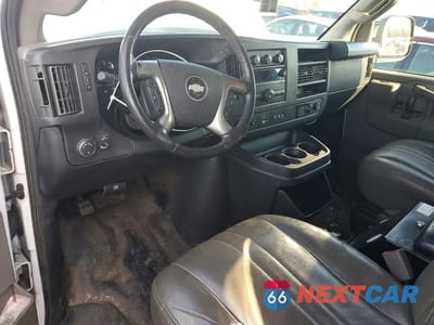 Zdjęcie 8 z 13 samochodu: 2017 CHEVROLET EXPRESS G2500 VIN:1GCWGAFF4H1248488 - miniatura