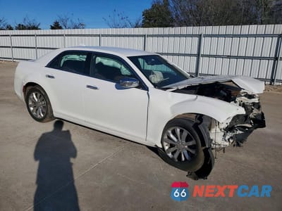 Czwarte zdjęcie samochodu z boku: 2019 CHRYSLER 300 LIMITED VIN:2C3CCAKG1KH528797 - miniatura