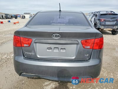 Zdjęcie 6 z 11 samochodu: 2013 KIA FORTE EX VIN:KNAFU4A22D5728432 - miniatura