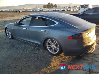 Drugie zdjęcie samochodu z przodu: 2013 TESLA MODEL S VIN:5YJSA1CN1DFP05500 - miniatura