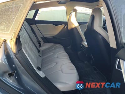 Zdjęcie 10 z 12 samochodu: 2013 TESLA MODEL S VIN:5YJSA1CN1DFP05500 - miniatura