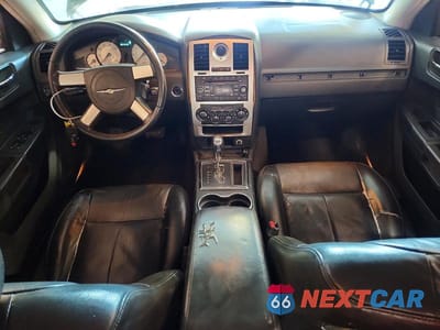 Zdjęcie 8 z 11 samochodu: 2010 CHRYSLER 300 TOURING VIN:2C3CA5CV3AH125705 - miniatura