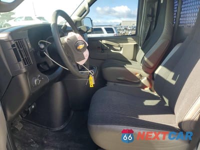 Zdjęcie 7 z 13 samochodu: 2021 CHEVROLET EXPRESS G2500 VIN:1GCWGAF7XM1242360 - miniatura
