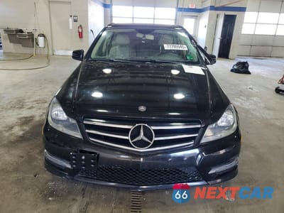 Piąte zdjęcie samochodu w środku: 2014 MERCEDES-BENZ C 300 4MATIC VIN:WDDGF8AB1ER307486 - miniatura