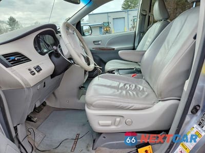 Zdjęcie 7 z 13 samochodu: 2011 TOYOTA SIENNA XLE 8-PASSENGER VIN:5TDYK3DC5BS072542 - miniatura