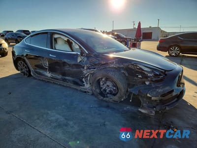 Czwarte zdjęcie samochodu z boku: 2019 TESLA MODEL 3 VIN:5YJ3E1EA8KF324436 - miniatura