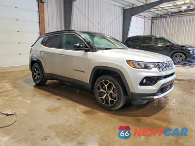Czwarte zdjęcie samochodu z boku: 2025 JEEP COMPASS LIMITED VIN:3C4NJDCN7ST533664 - miniatura