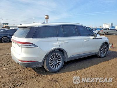 Trzecie zdjęcie samochodu z tyłu: 2020 LINCOLN AVIATOR RESERVE VIN:5LM5J7WC2LGL02536 - miniatura