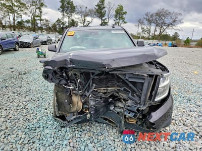 Piąte zdjęcie samochodu w środku: 2017 CHEVROLET SUBURBAN C1500 LT VIN:1GNSCHKC4HR290151 - miniatura
