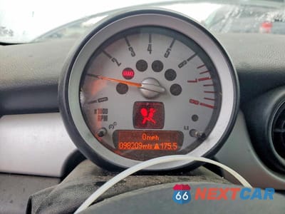 Zdjęcie 9 z 13 samochodu: 2010 MINI COOPER VIN:WMWMF3C5XATZ28128 - miniatura