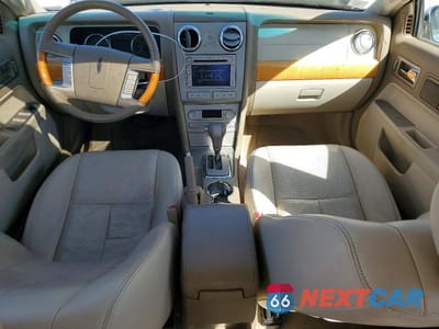 Zdjęcie 8 z 11 samochodu: 2008 LINCOLN MKZ VIN:3LNHM26TX8R601993 - miniatura