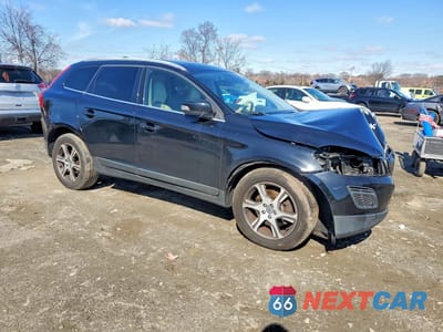 Czwarte zdjęcie samochodu z boku: 2013 VOLVO XC60 T6 VIN:YV4902DZXD2425826 - miniatura