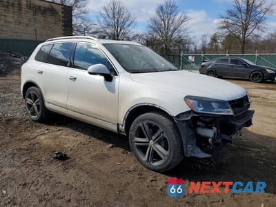 Czwarte zdjęcie samochodu z boku: 2017 VOLKSWAGEN TOUAREG WOLFSBURG VIN:WVGRF7BP4HD001676 - miniatura