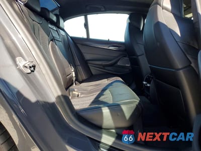 Zdjęcie 10 z 12 samochodu: 2021 BMW M5 VIN:WBS83CH08MCG82044 - miniatura