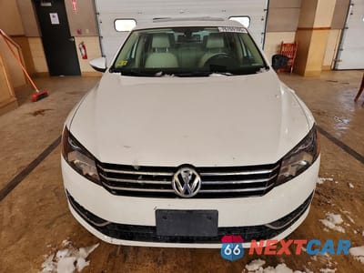 Piąte zdjęcie samochodu w środku: 2012 VOLKSWAGEN PASSAT SE VIN:1VWBP7A34CC096365 - miniatura