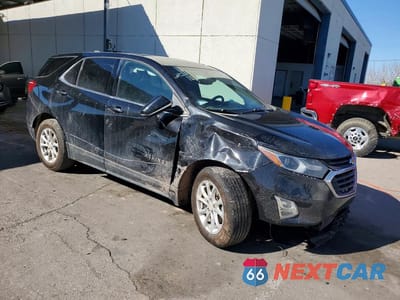 Czwarte zdjęcie samochodu z boku: 2019 CHEVROLET EQUINOX LT VIN:2GNAXTEV4K6258755 - miniatura