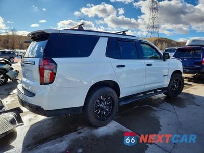 Trzecie zdjęcie samochodu z tyłu: 2022 CHEVROLET TAHOE K1500 Z71 VIN:1GNSKPKD5NR167377 - miniatura