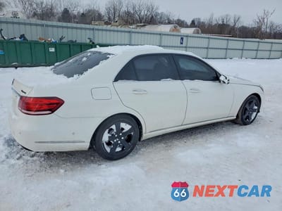 Trzecie zdjęcie samochodu z tyłu: 2016 MERCEDES-BENZ E 350 4MATIC VIN:WDDHF8JB9GB225733 - miniatura