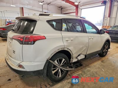 Trzecie zdjęcie samochodu z tyłu: 2017 TOYOTA RAV4 XLE VIN:JTMRFREV6HJ111592 - miniatura