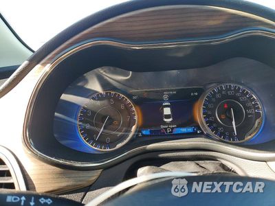 Zdjęcie 9 z 11 samochodu: 2016 CHRYSLER 200 C VIN:1C3CCCCG0GN125984 - miniatura