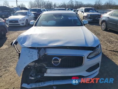 Piąte zdjęcie samochodu w środku: 2018 VOLVO S90 T5 MOMENTUM VIN:LVY982MK2JP035289 - miniatura