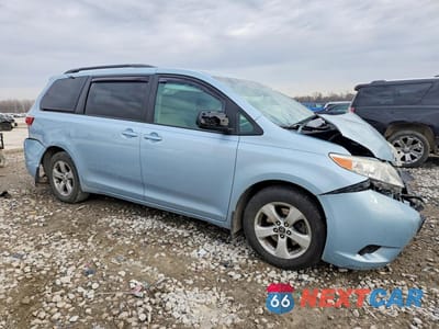 Czwarte zdjęcie samochodu z boku: 2016 TOYOTA SIENNA LE 8 PASSENGER VIN:5TDKK3DC2GS760768 - miniatura