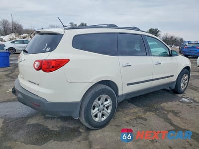 Trzecie zdjęcie samochodu z tyłu: 2012 CHEVROLET TRAVERSE LS VIN:1GNKVEED9CJ422986 - miniatura