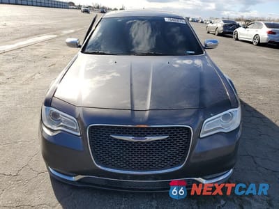 Piąte zdjęcie samochodu w środku: 2019 CHRYSLER 300 LIMITED VIN:2C3CCAEG0KH555615 - miniatura