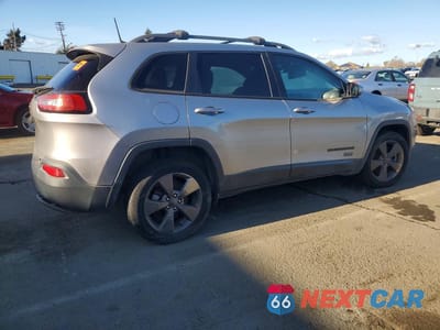 Trzecie zdjęcie samochodu z tyłu: 2017 JEEP CHEROKEE LATITUDE VIN:1C4PJLCB7HW510302 - miniatura