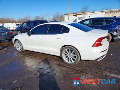 Drugie zdjęcie samochodu z przodu: 2021 VOLVO S60 T5 MOMENTUM VIN:7JR102TZ9MG113437 - miniatura