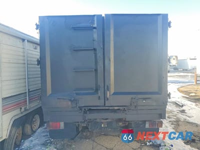 Zdjęcie 6 z 13 samochodu: 2007 ISUZU NPR REFUSE TRUCK VIN:4KLC4B1U47J805356 - miniatura