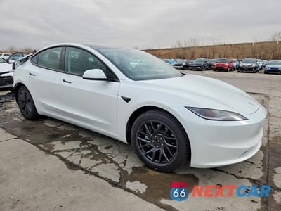 Czwarte zdjęcie samochodu z boku: 2025 TESLA MODEL 3 VIN:5YJ3E1EB3SF034016 - miniatura
