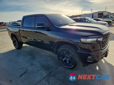 Czwarte zdjęcie samochodu z boku: 2025 RAM 1500 BIG HORN VIN:3C6RREFP9S4500518 - miniatura