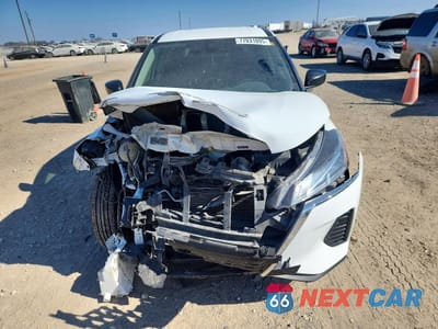 Piąte zdjęcie samochodu w środku: 2024 NISSAN KICKS S VIN:3N1CP5BV2RL512554 - miniatura