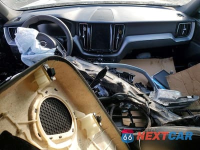 Zdjęcie 8 z 11 samochodu: 2019 VOLVO XC60 T5 R-DESIGN VIN:LYV102RM1KB322254 - miniatura