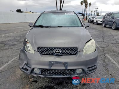 Piąte zdjęcie samochodu w środku: 2004 TOYOTA COROLLA MATRIX XR VIN:2T1KR32E64C295819 - miniatura