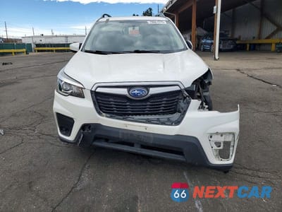 Piąte zdjęcie samochodu w środku: 2020 SUBARU FORESTER PREMIUM VIN:JF2SKAJC9LH494769 - miniatura