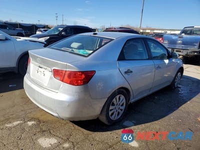 Trzecie zdjęcie samochodu z tyłu: 2010 KIA FORTE LX VIN:KNAFT4A28A5260124 - miniatura