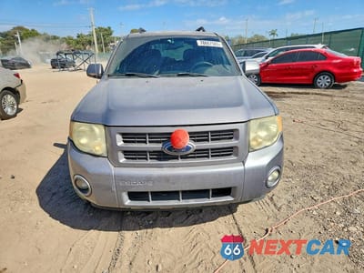 Piąte zdjęcie samochodu w środku: 2008 FORD ESCAPE LIMITED VIN:1FMCU04188KE80515 - miniatura