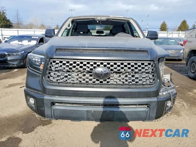 Piąte zdjęcie samochodu w środku: 2020 TOYOTA TUNDRA CREWMAX SR5 VIN:5TFDY5F17LX904334 - miniatura