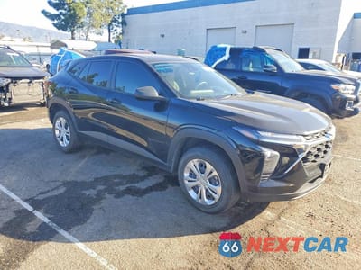 Czwarte zdjęcie samochodu z boku: 2024 CHEVROLET TRAX LS VIN:KL77LFE28RC051936 - miniatura