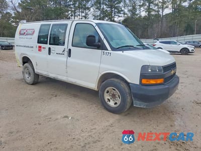 Czwarte zdjęcie samochodu z boku: 2021 CHEVROLET EXPRESS G2500 VIN:1GCWGAFP2M1302258 - miniatura