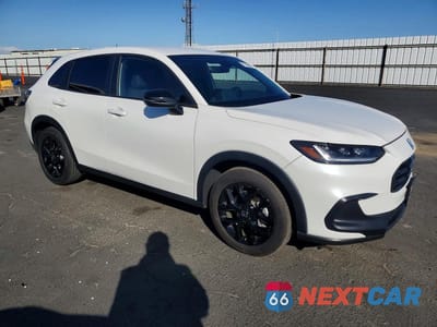 Czwarte zdjęcie samochodu z boku: 2025 HONDA HR-V SPORT VIN:3CZRZ1H51SM747989 - miniatura